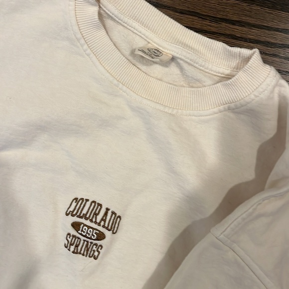 Urban outfitters sweatshirt. Cream colored. Trendy sweatshirt/ popular - Picture 3 of 3